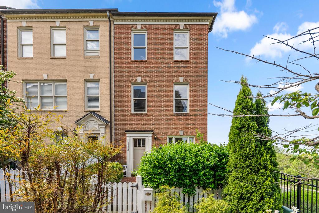 112 RIDGEPOINT PLACE