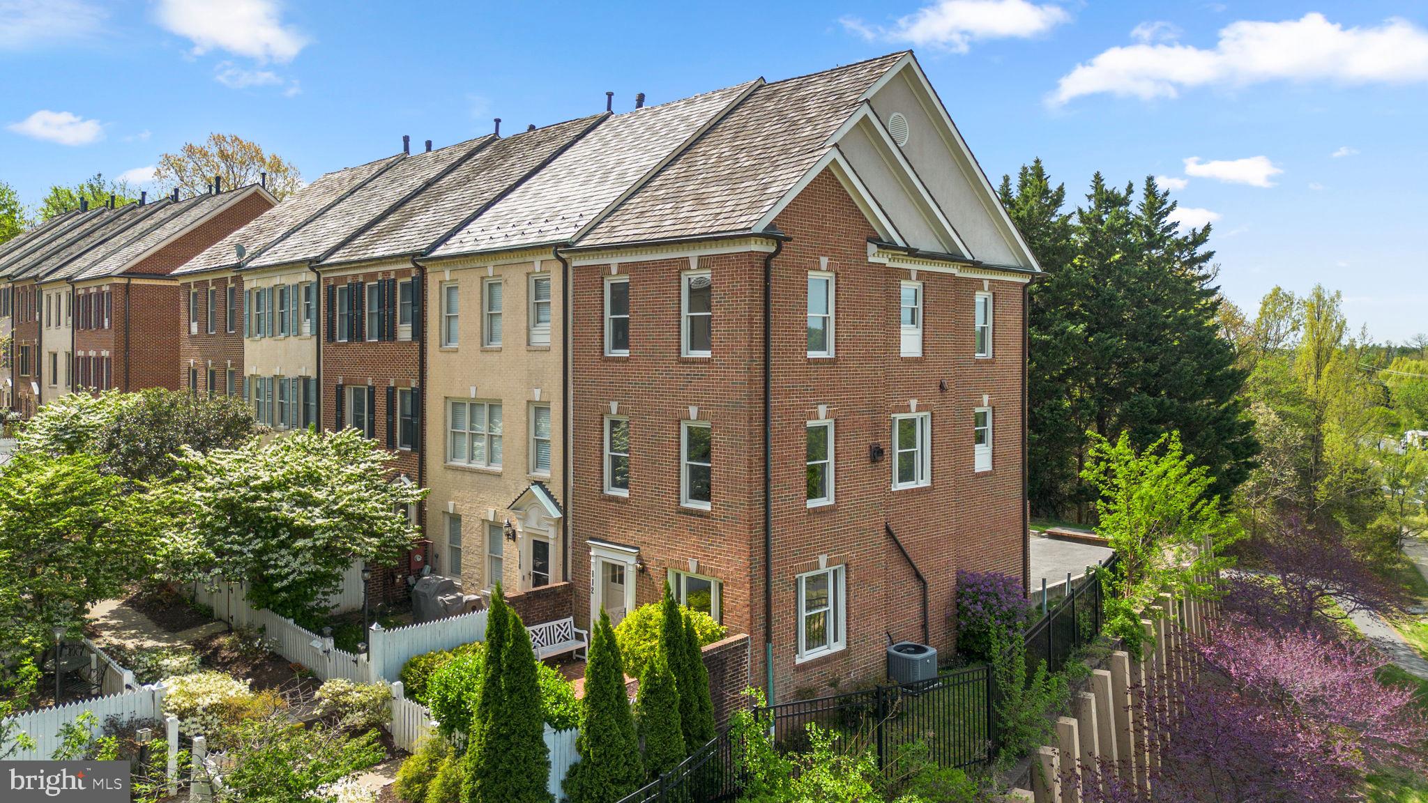 112 RIDGEPOINT PLACE