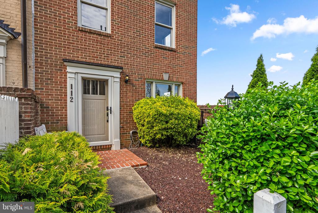 112 RIDGEPOINT PLACE
