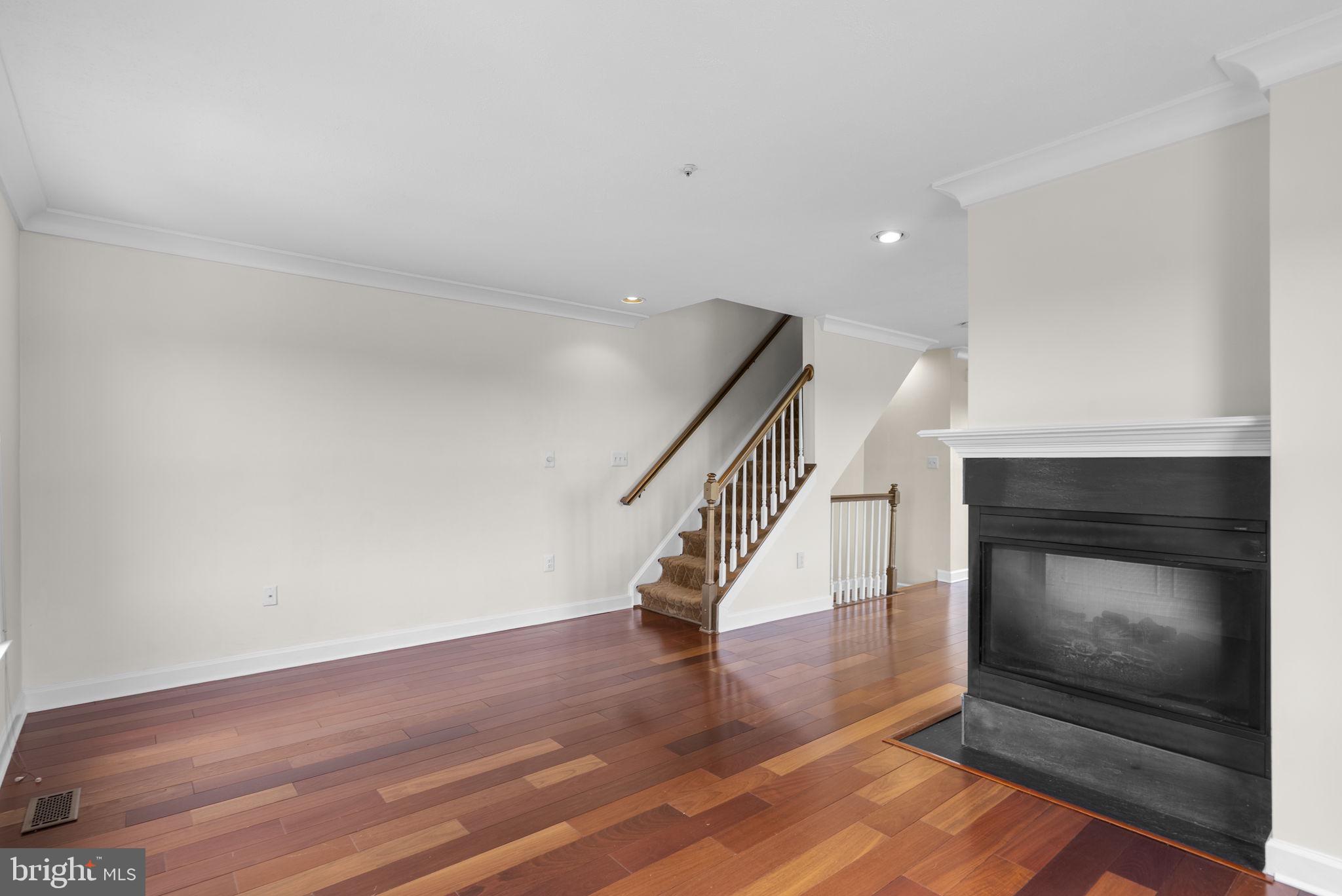 112 RIDGEPOINT PLACE