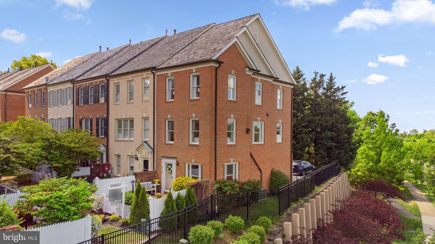 112 RIDGEPOINT PLACE