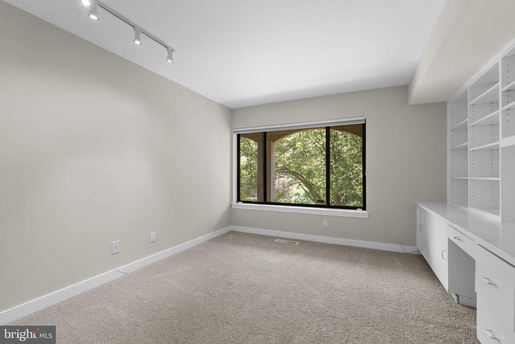 11420 STRAND DRIVE R-010