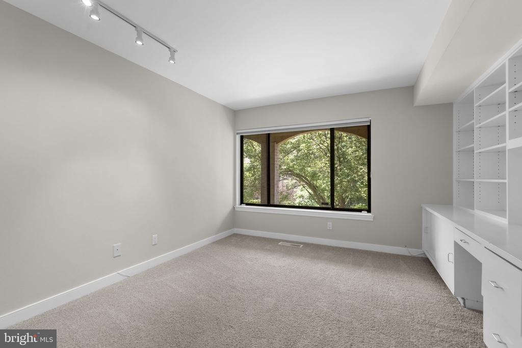 11420 STRAND DRIVE R-010