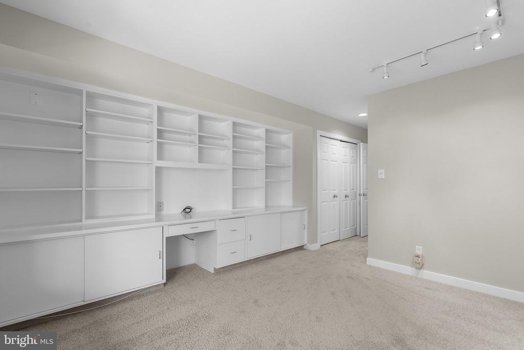 11420 STRAND DRIVE R-010