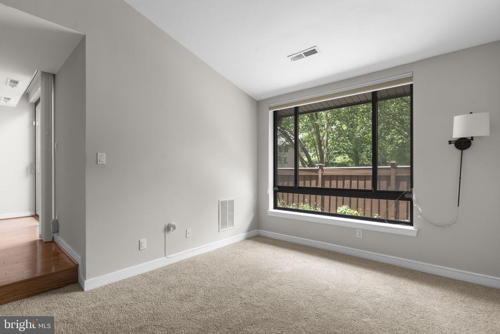 11420 STRAND DRIVE R-010