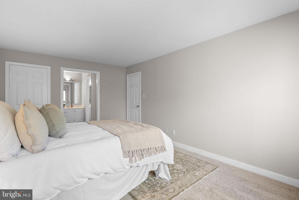 11420 STRAND DRIVE R-010