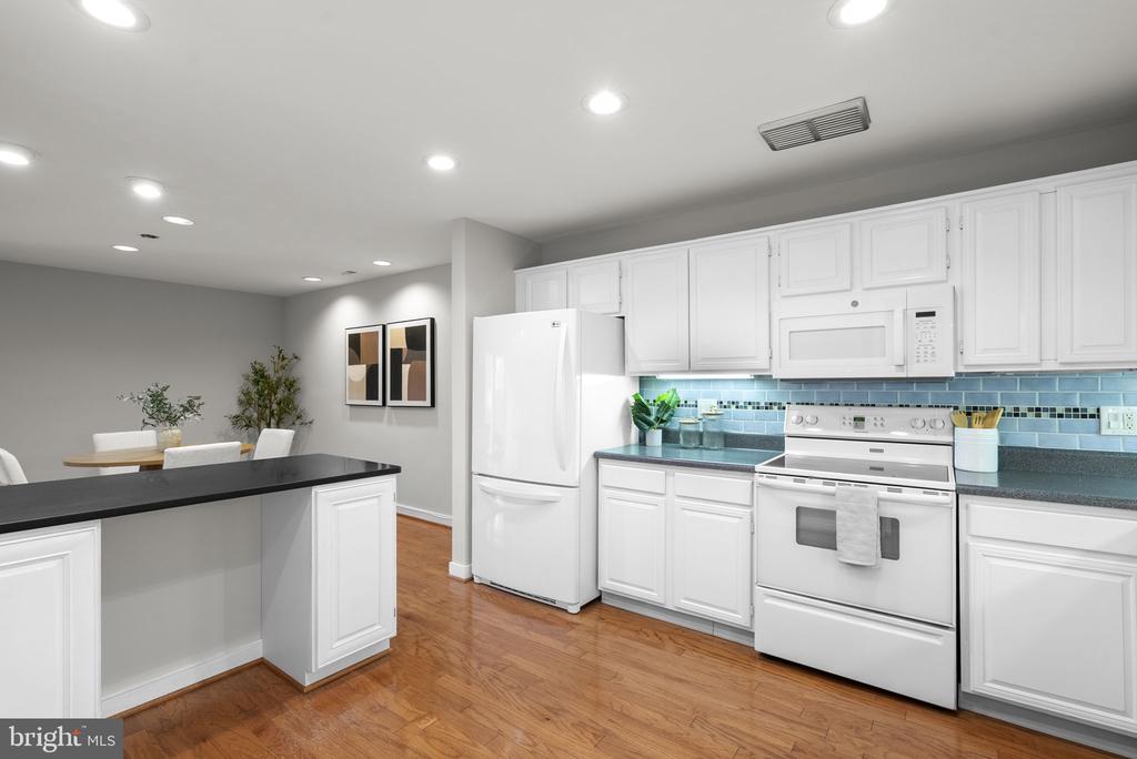 11420 STRAND DRIVE R-010