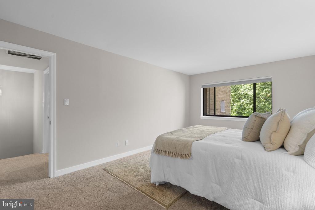 11420 STRAND DRIVE R-010