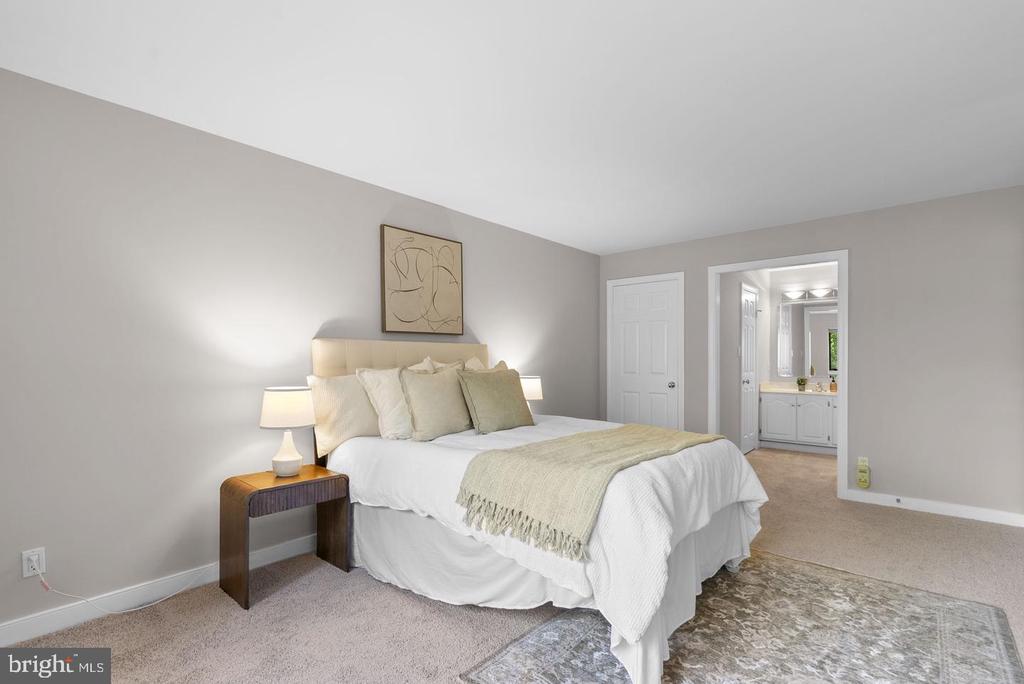11420 STRAND DRIVE Unit: R-010