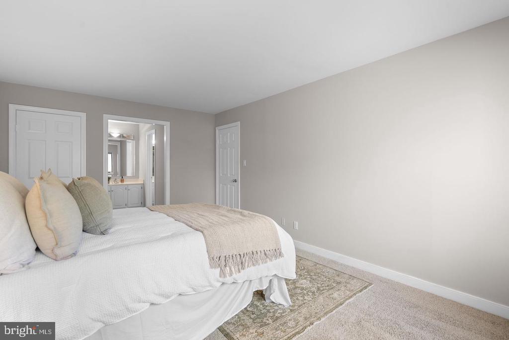 11420 STRAND DRIVE Unit: R-010