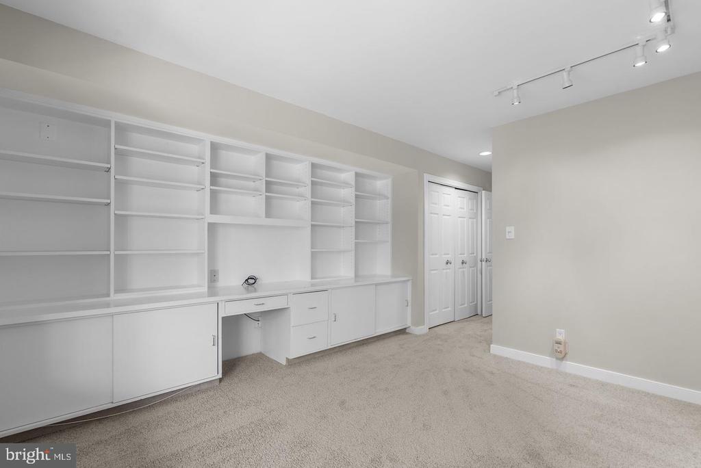 11420 STRAND DRIVE Unit: R-010