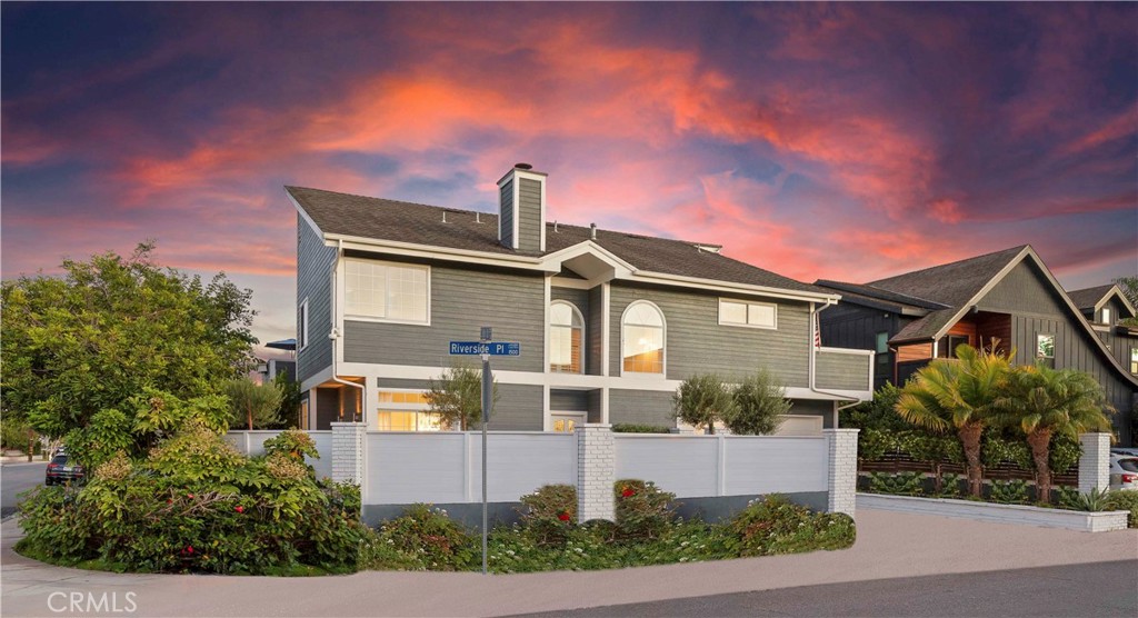 1596 Riverside