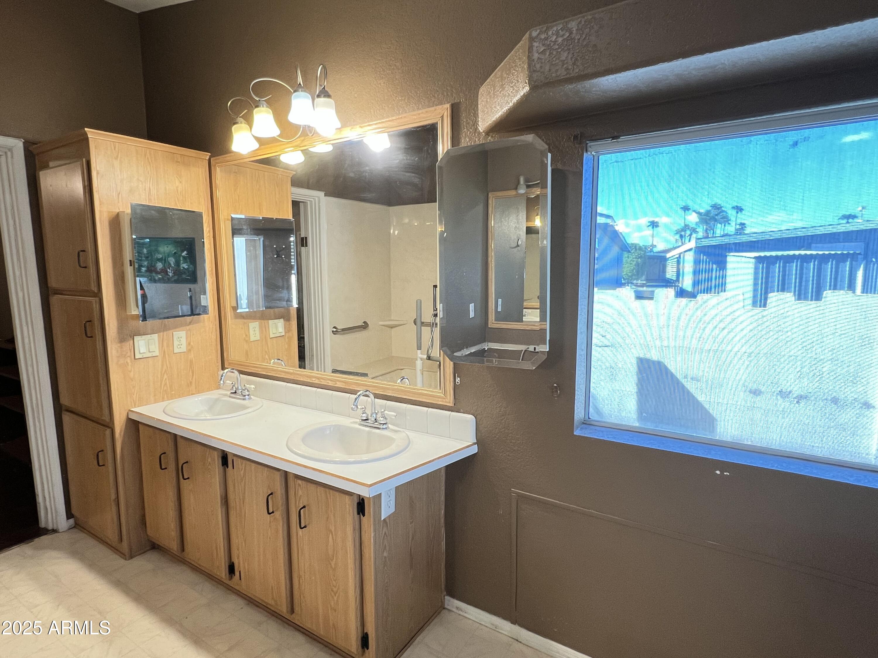 10701 N 99th Avenue, 22