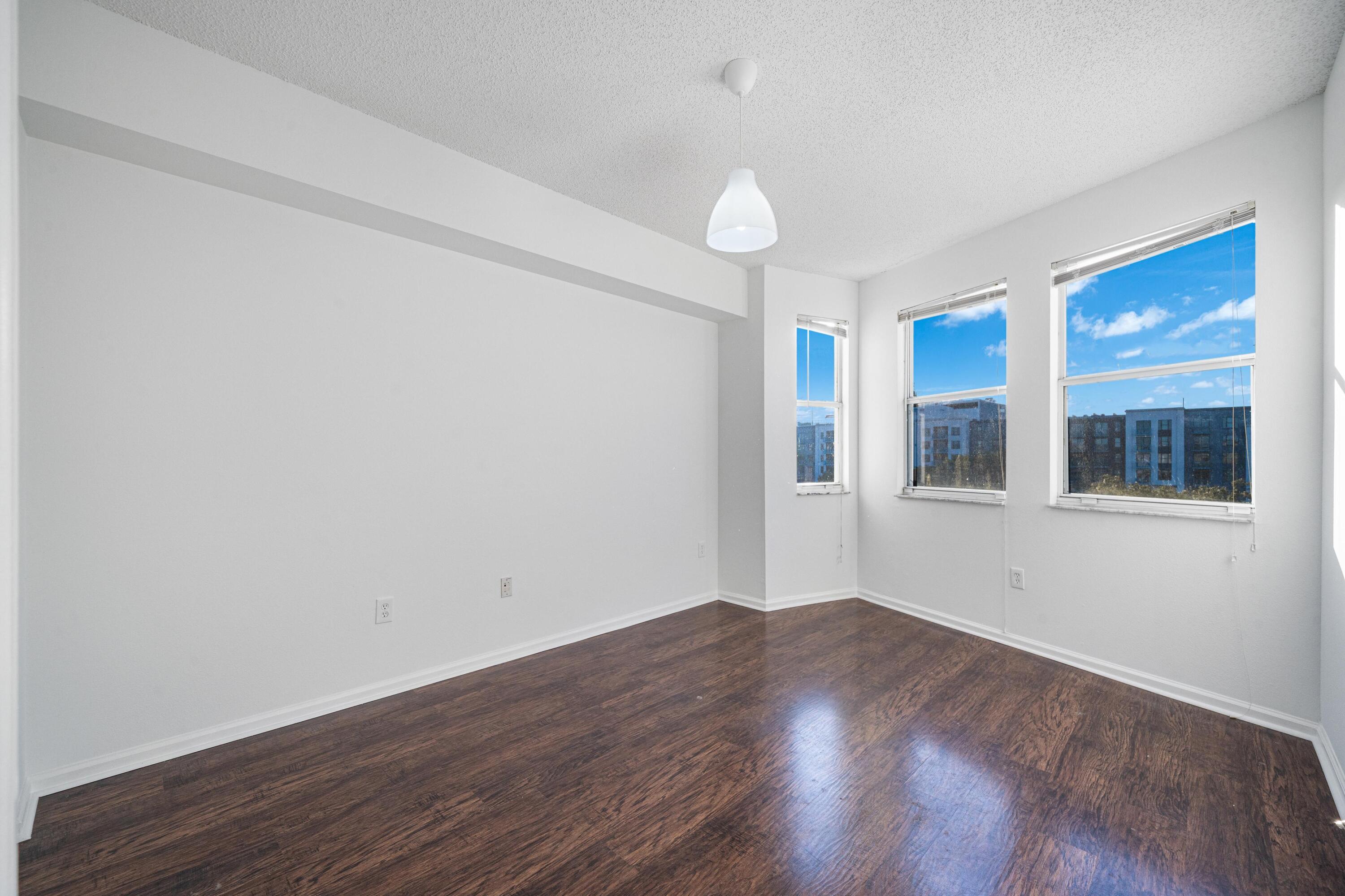 533 NE 3RD Avenue 541