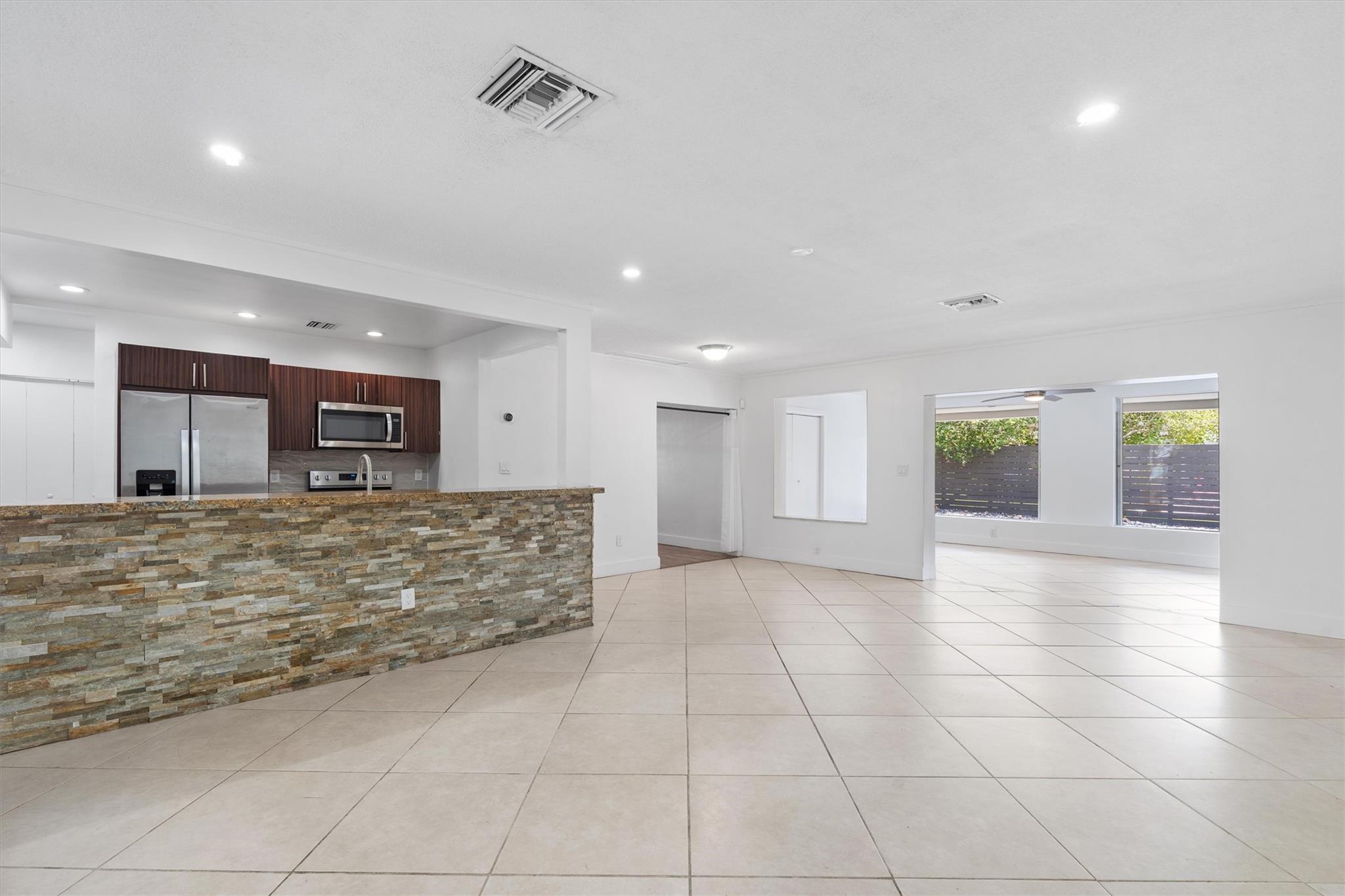 4460 NE 13th Ter