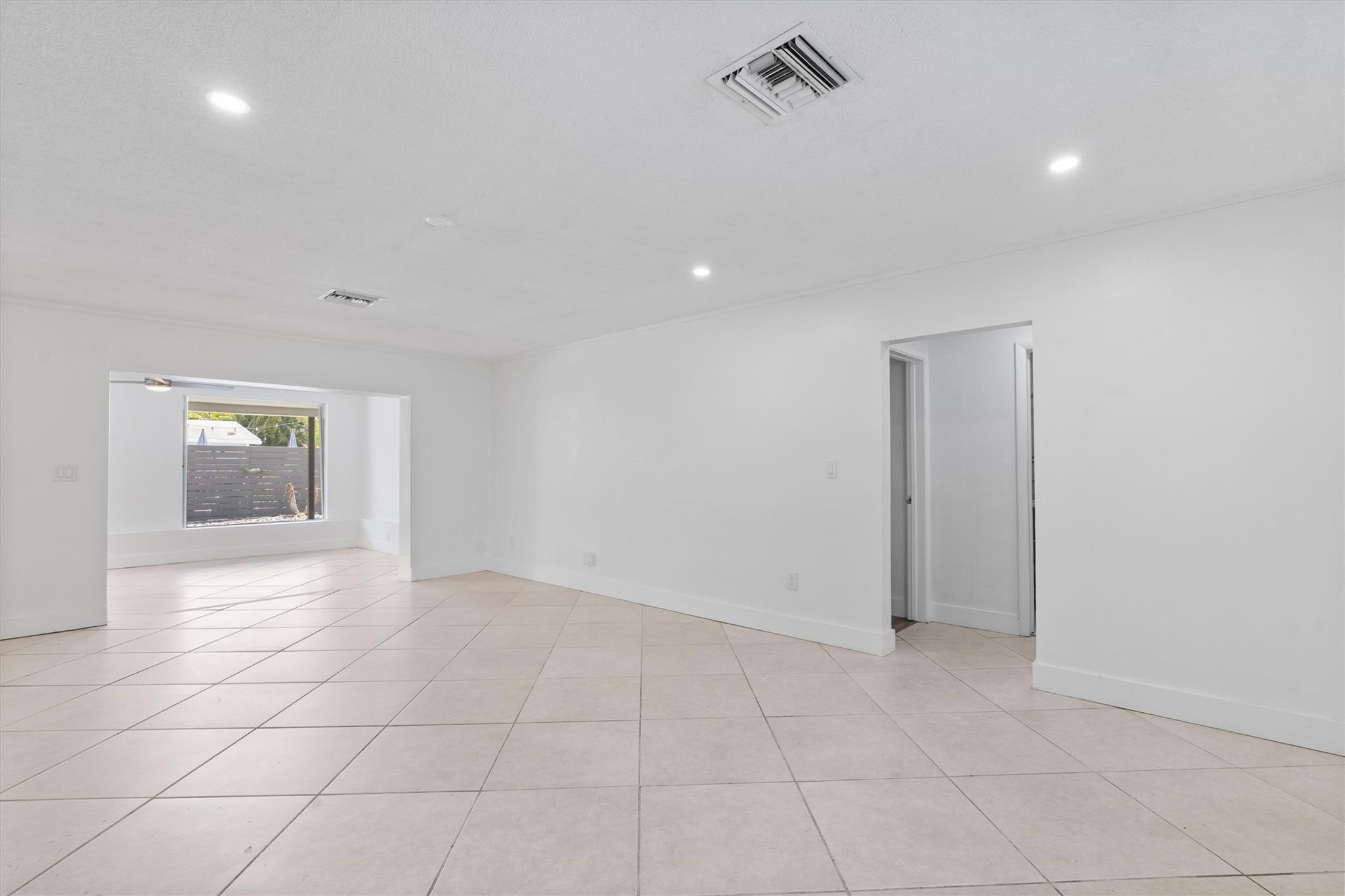4460 NE 13th Ter