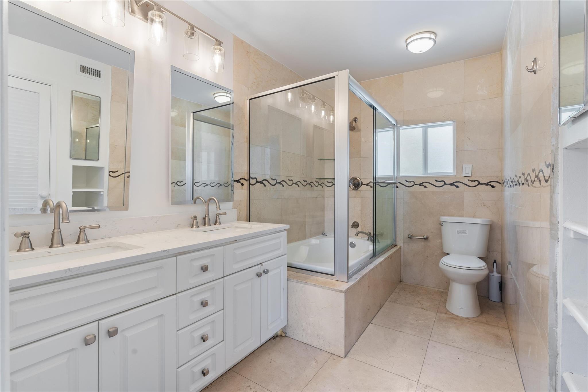 4460 NE 13th Ter