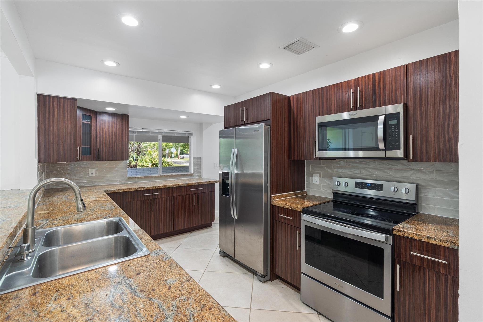 4460 NE 13th Ter