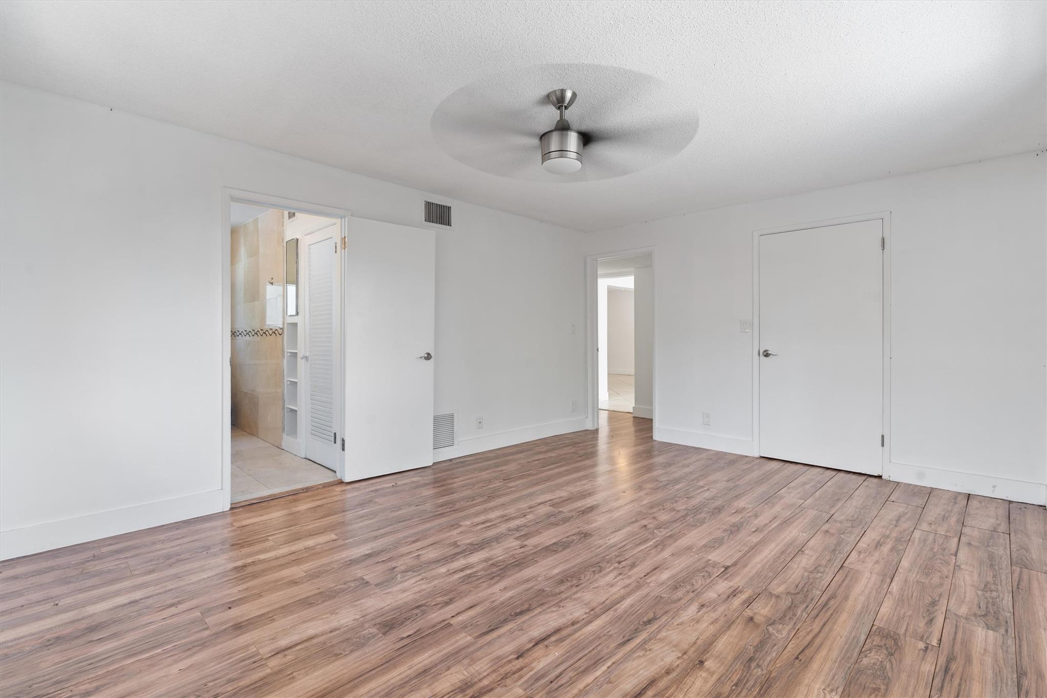 4460 NE 13th Ter