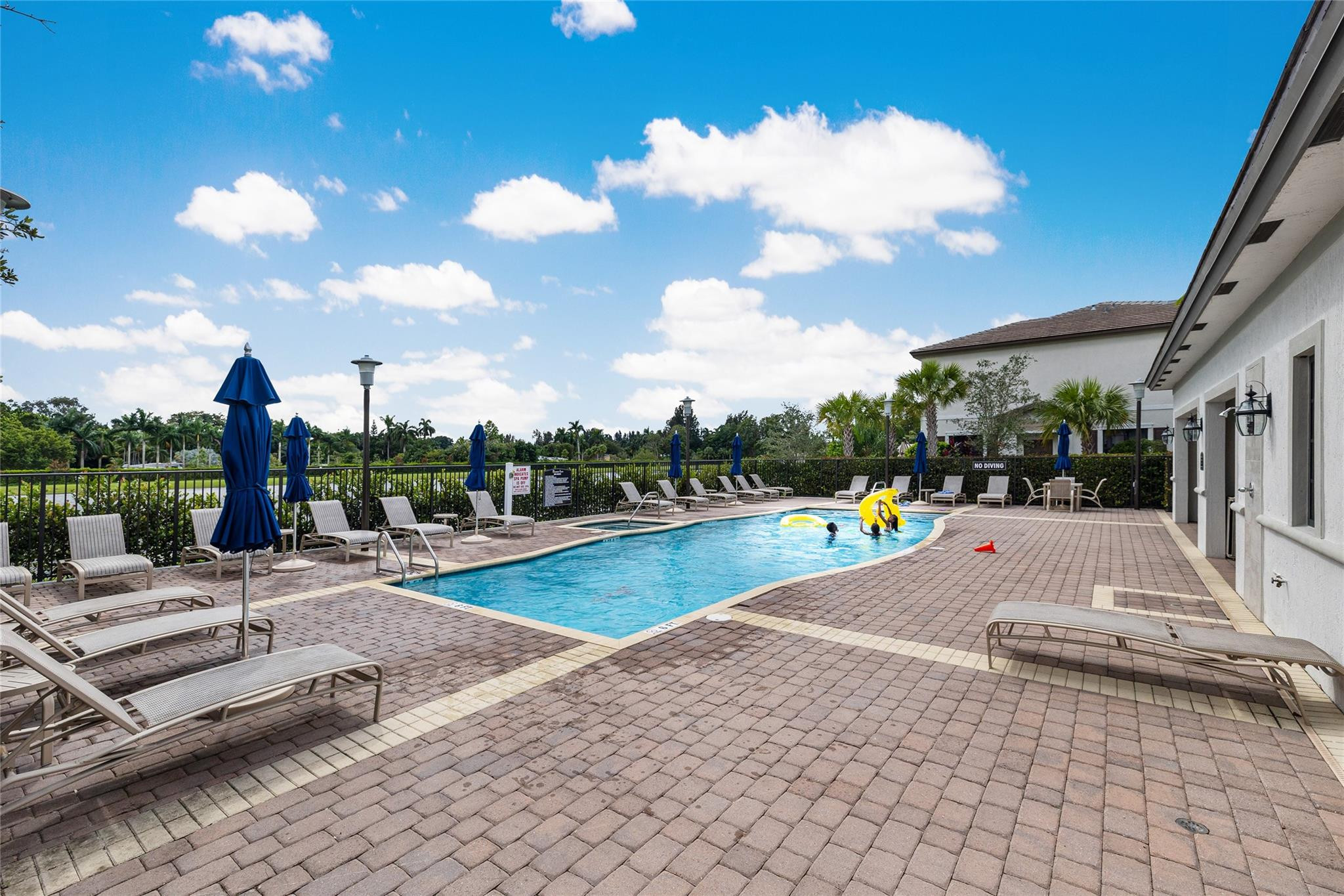 4690 Santa Cruz Way 000