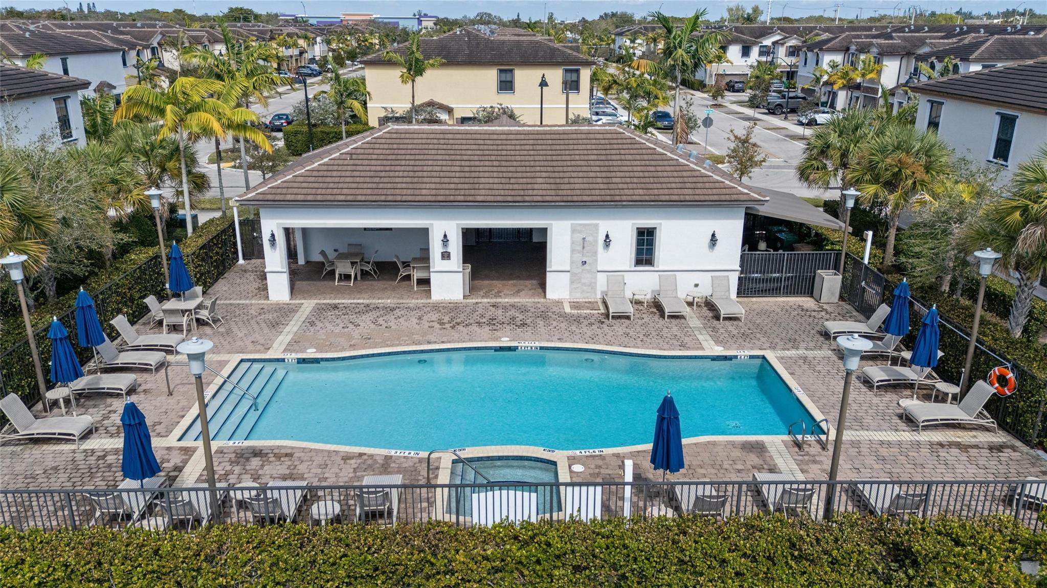 4690 Santa Cruz Way 000