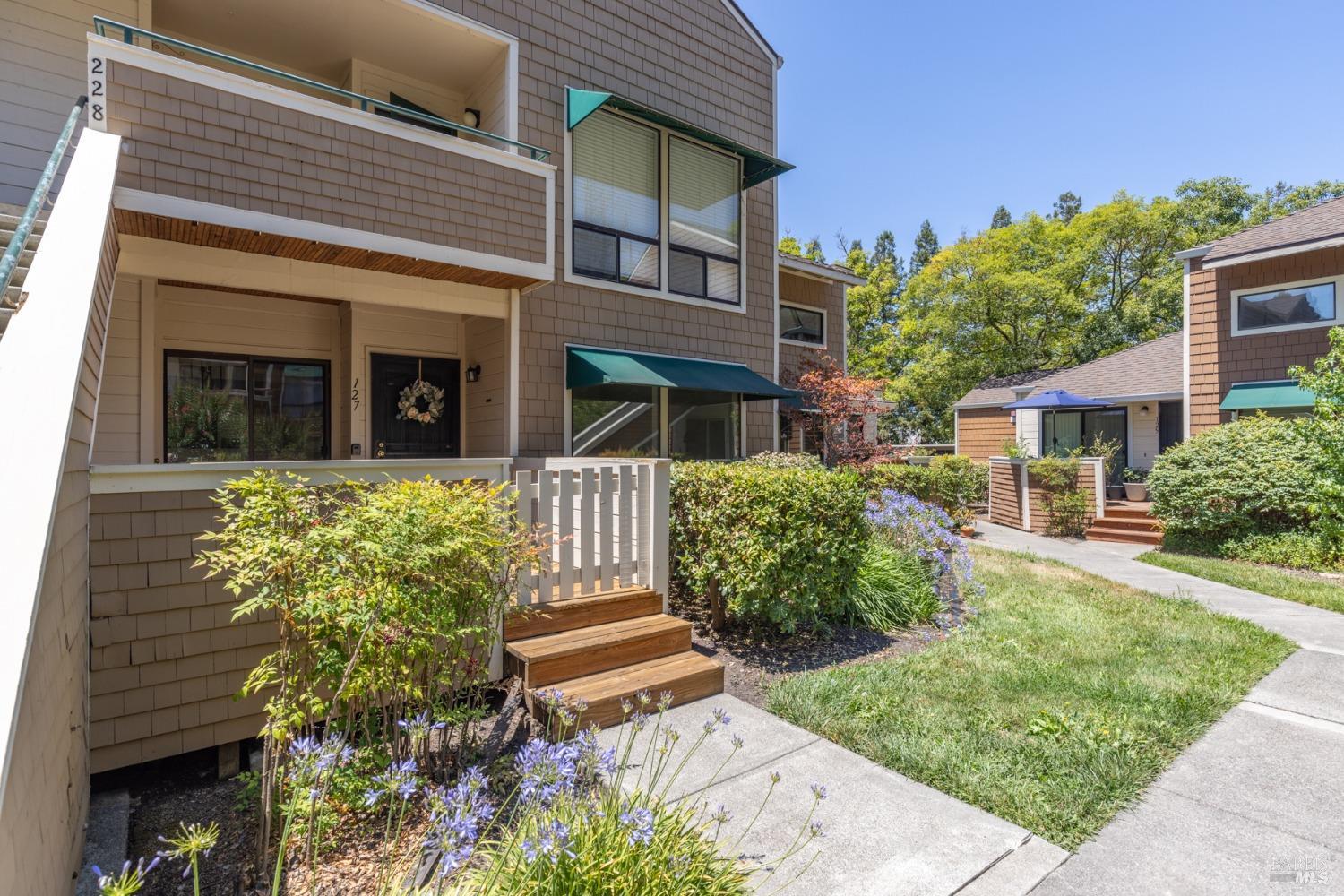 901 Russell Ave #127