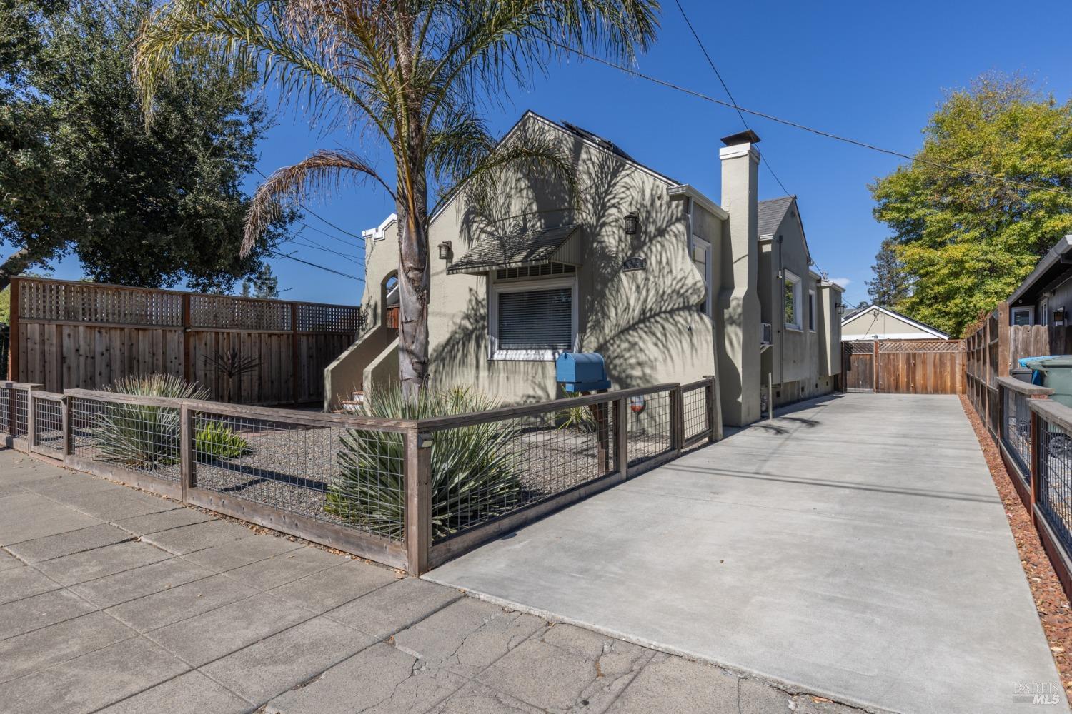 615 Maple Ave