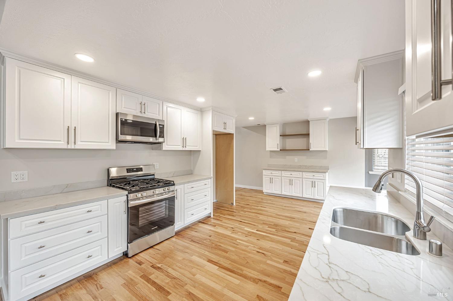 1543 Cunningham Way