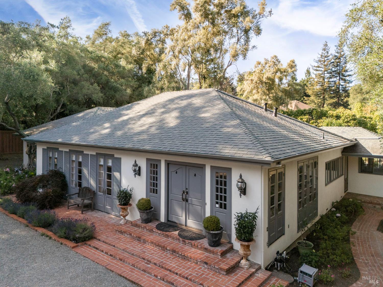 1058 Los Olivos Rd