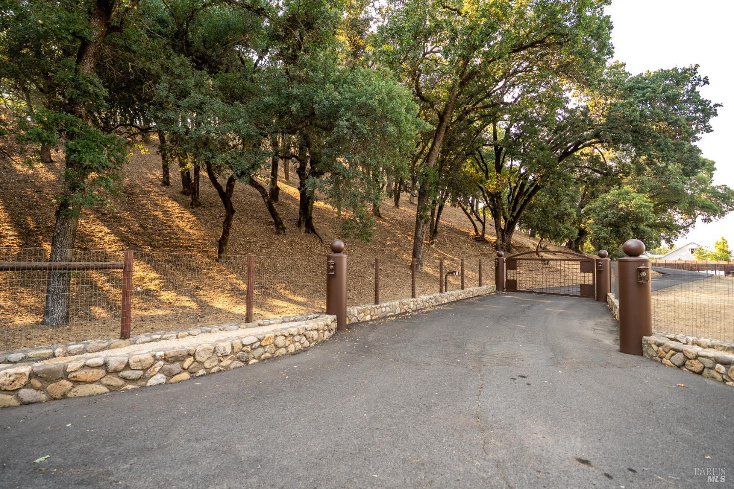 700 Petrified Forest Rd