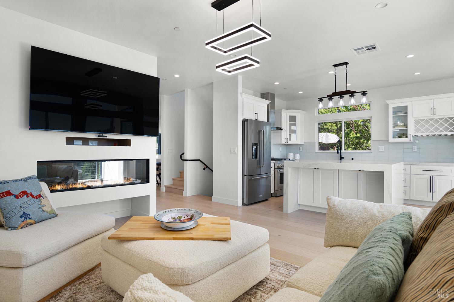 1966 Viewpointe Cir