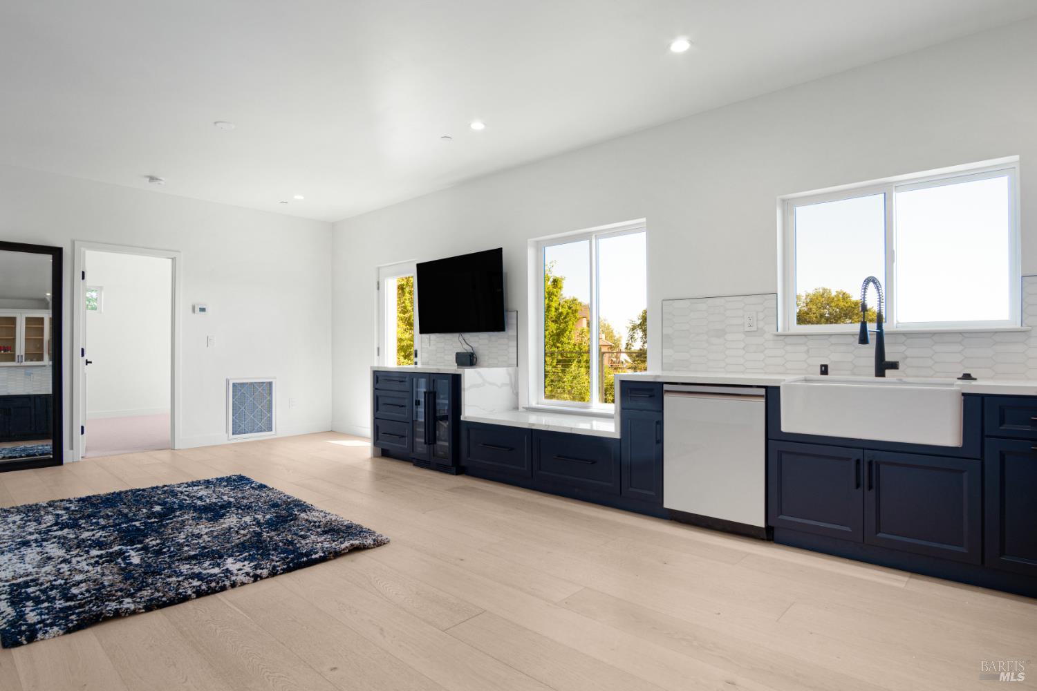 1966 Viewpointe Cir