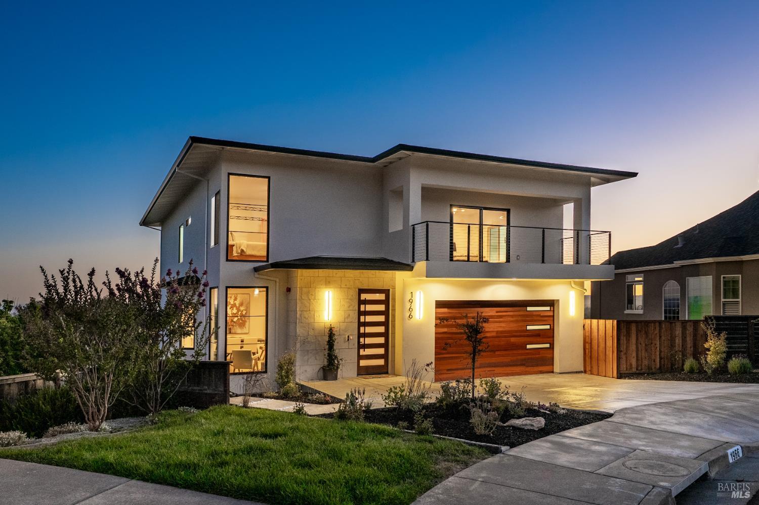 1966 Viewpointe Cir