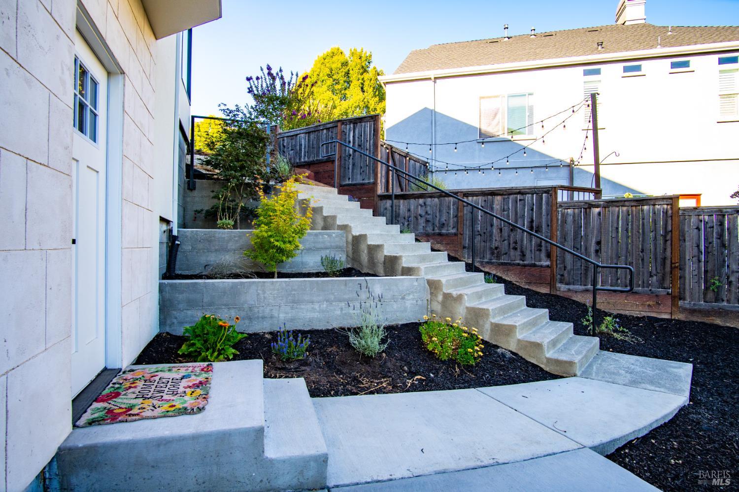1966 Viewpointe Cir