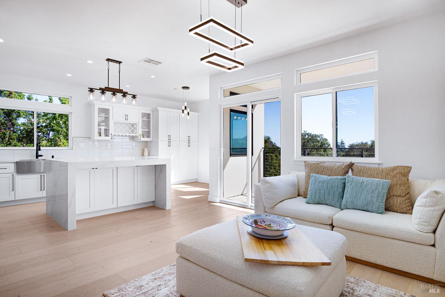 1966 Viewpointe Cir