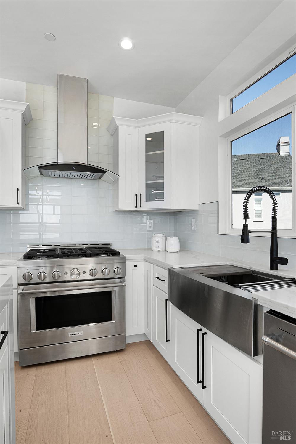 1966 Viewpointe Cir