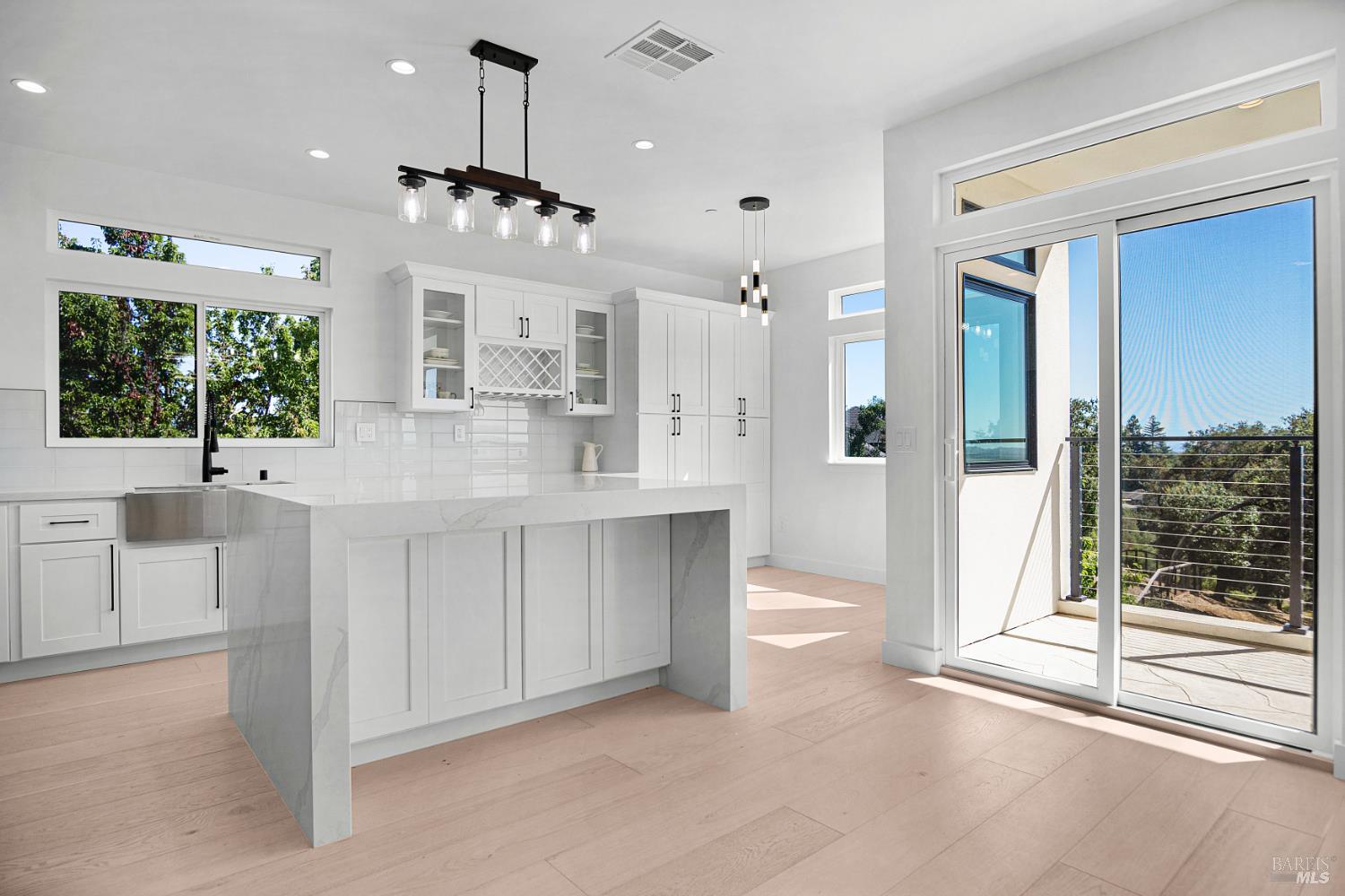 1966 Viewpointe Cir