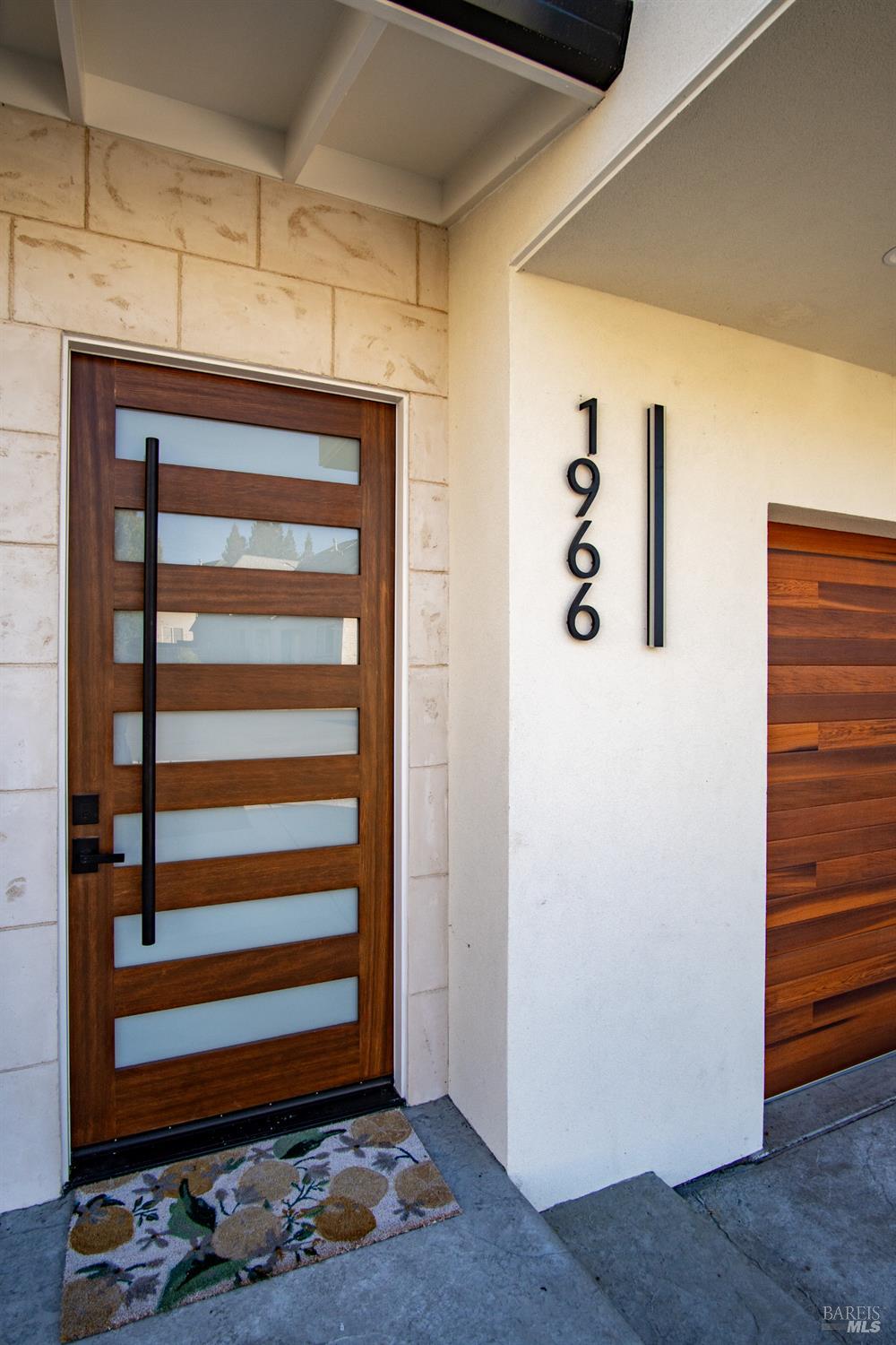 1966 Viewpointe Cir