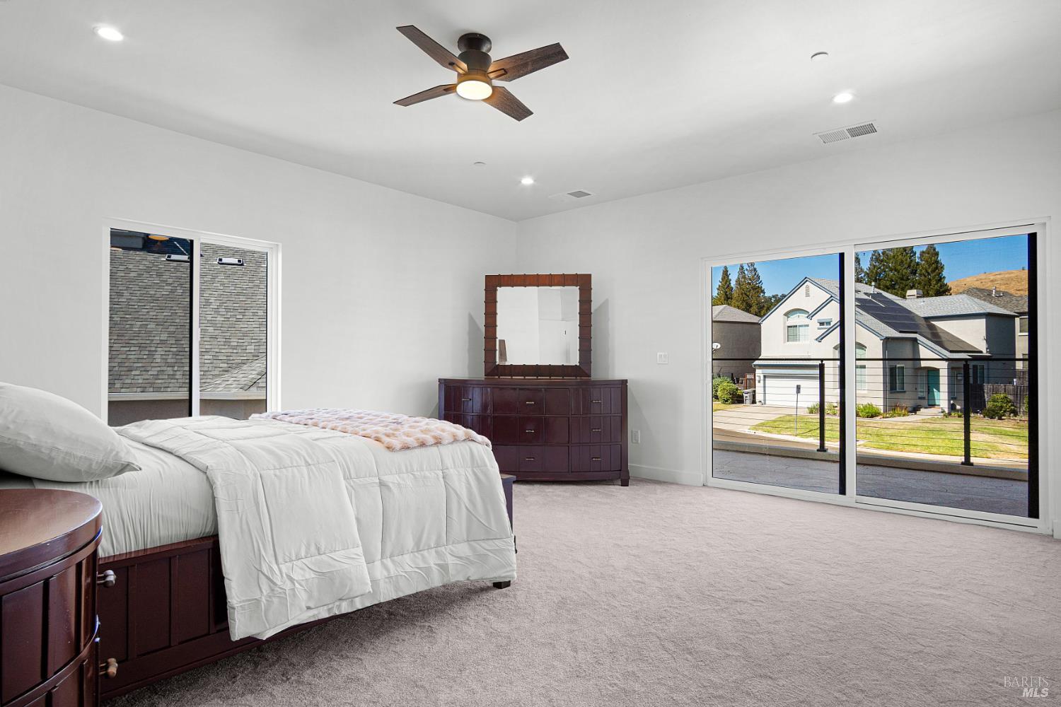 1966 Viewpointe Cir