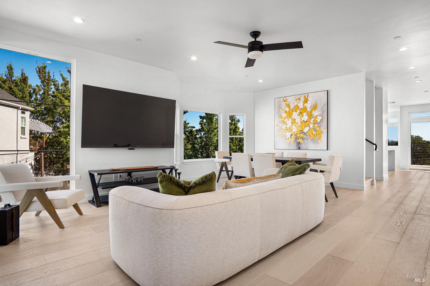 1966 Viewpointe Cir