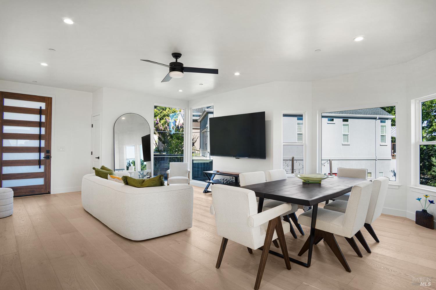1966 Viewpointe Cir