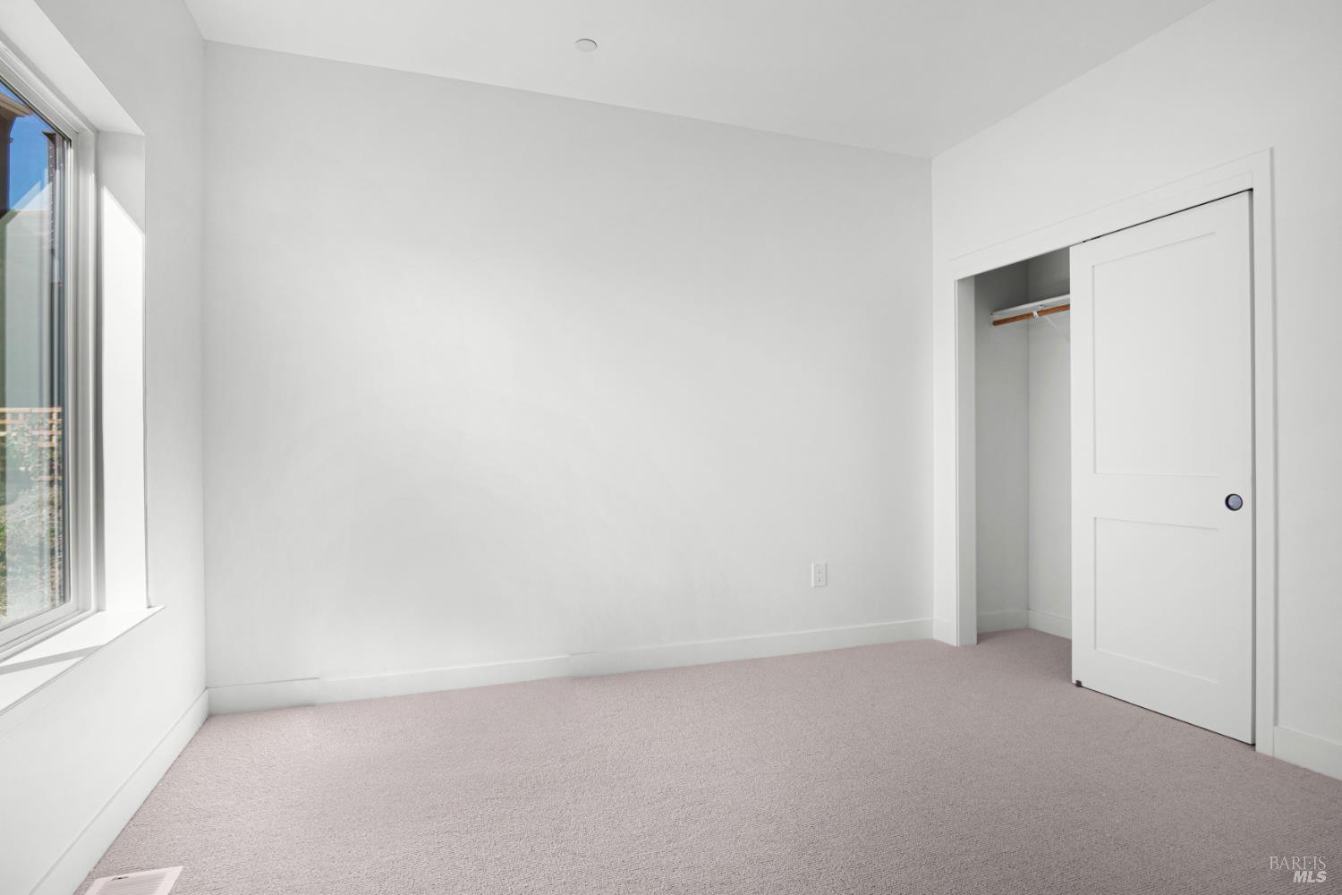 1966 Viewpointe Cir