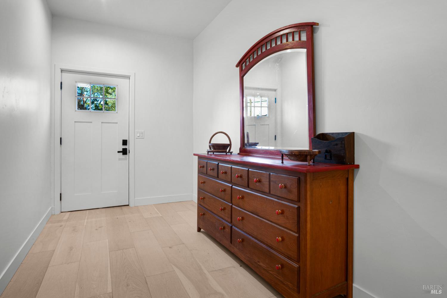 1966 Viewpointe Cir