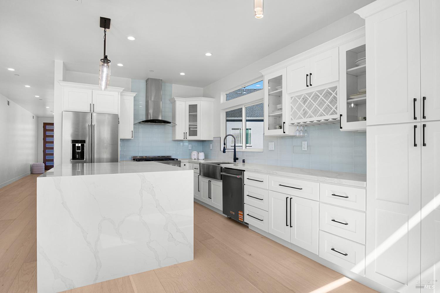 1966 Viewpointe Cir