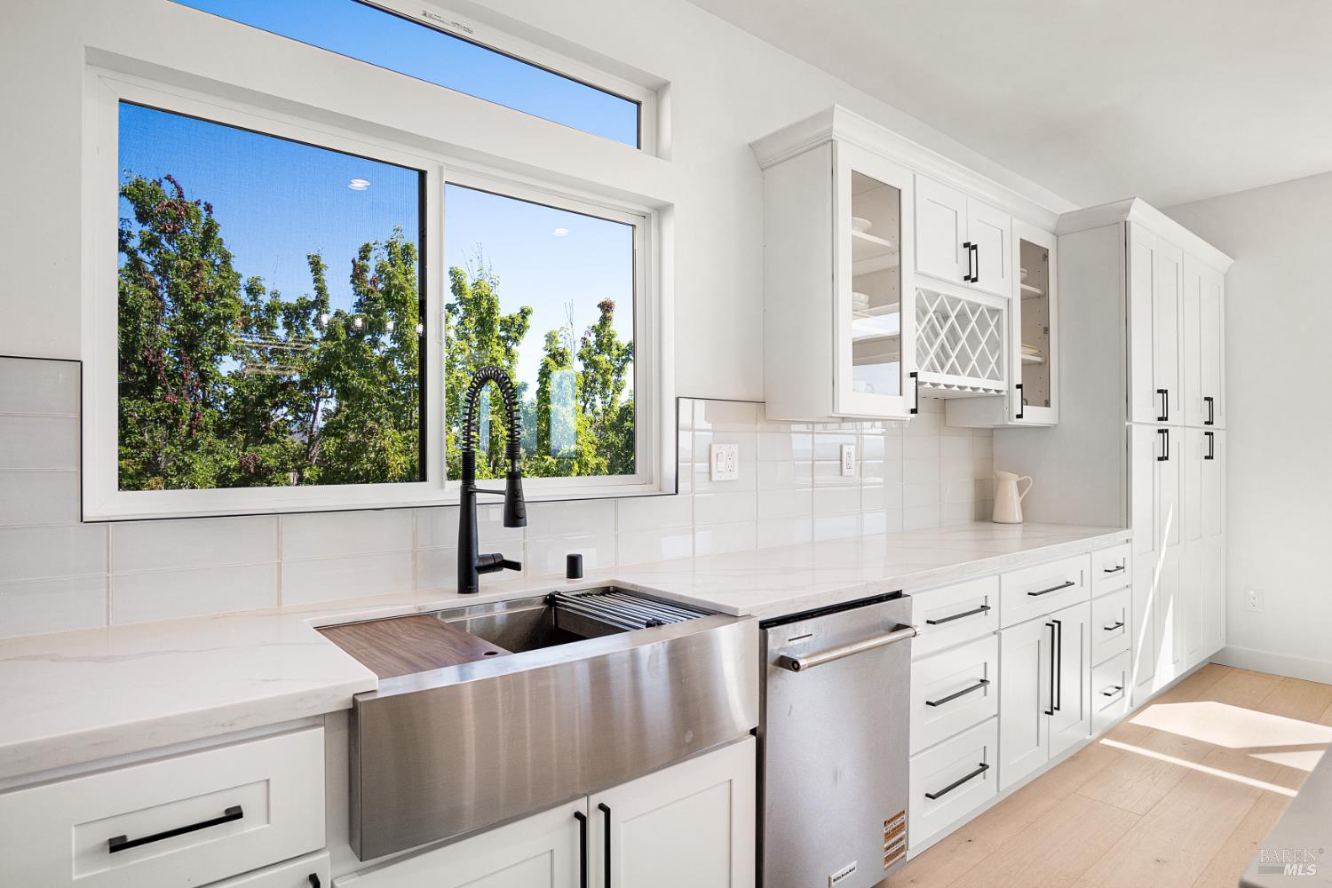 1966 Viewpointe Cir