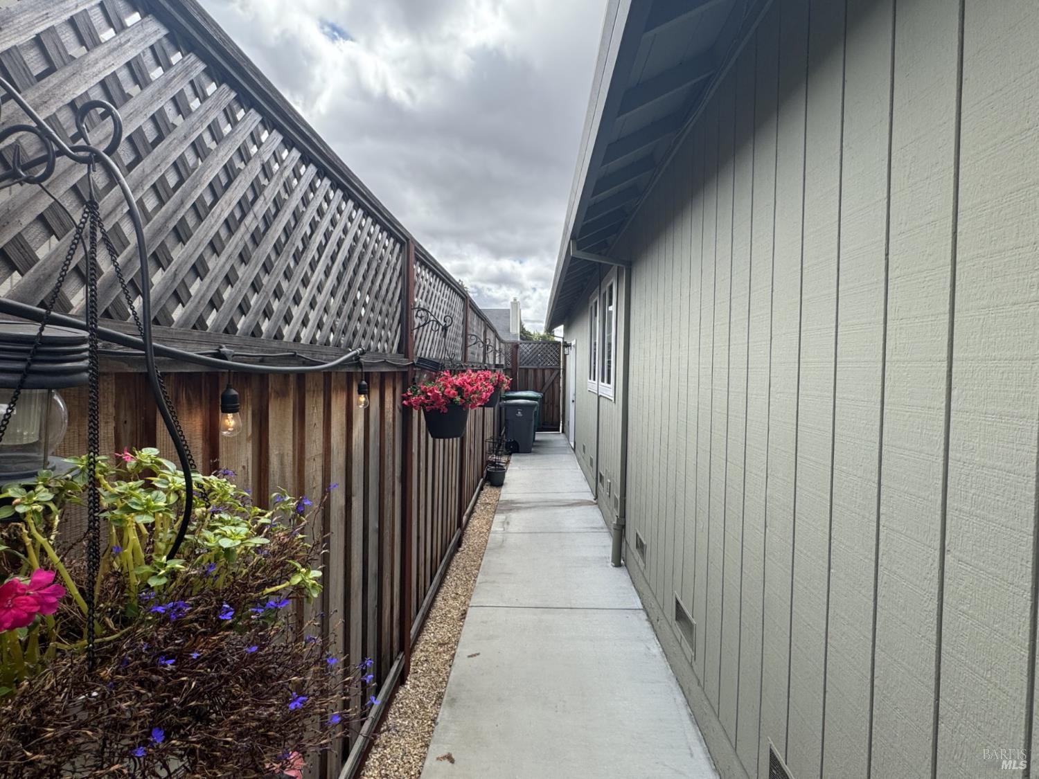 1366 Marigold Pl