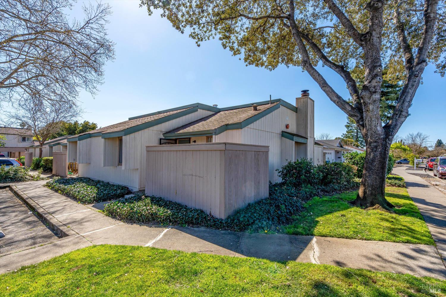 1708 Glenbrook Drive Unit: #F