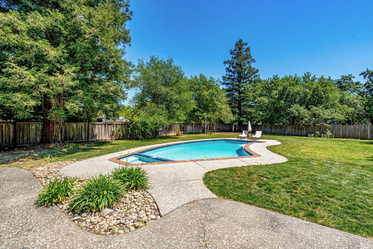9663 Lakewood Drive