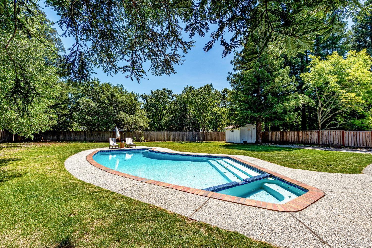 9663 Lakewood Drive
