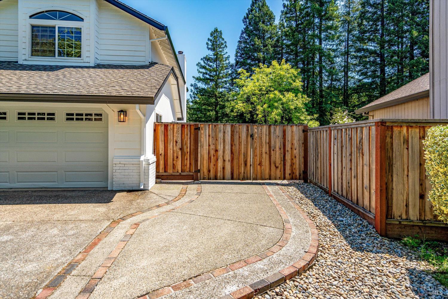9663 Lakewood Drive